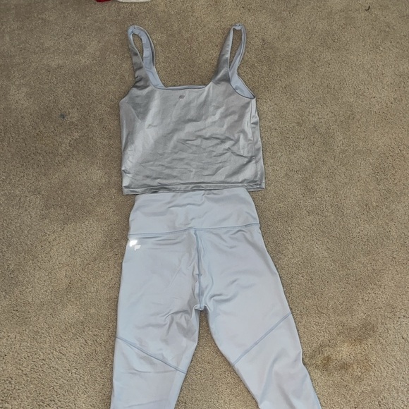Fabletics iridescent baby blue matching set. Leggings size small - Picture 3 of 5